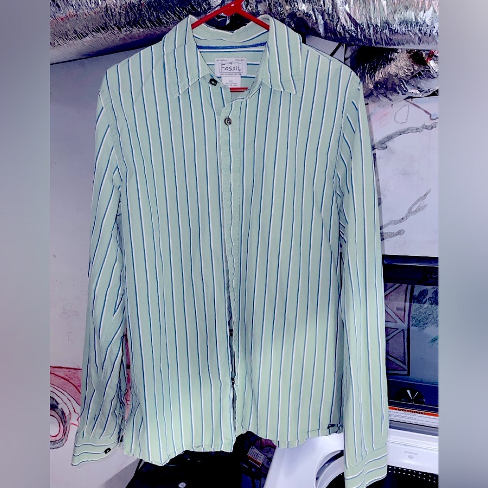 This is Fossil XL Full Button Up Long Sleeve Polo Shirt.